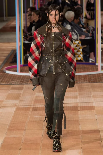 Look 23